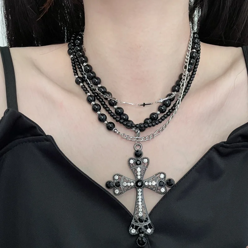 Sweet and cool niche design black beaded diamond cross necklace