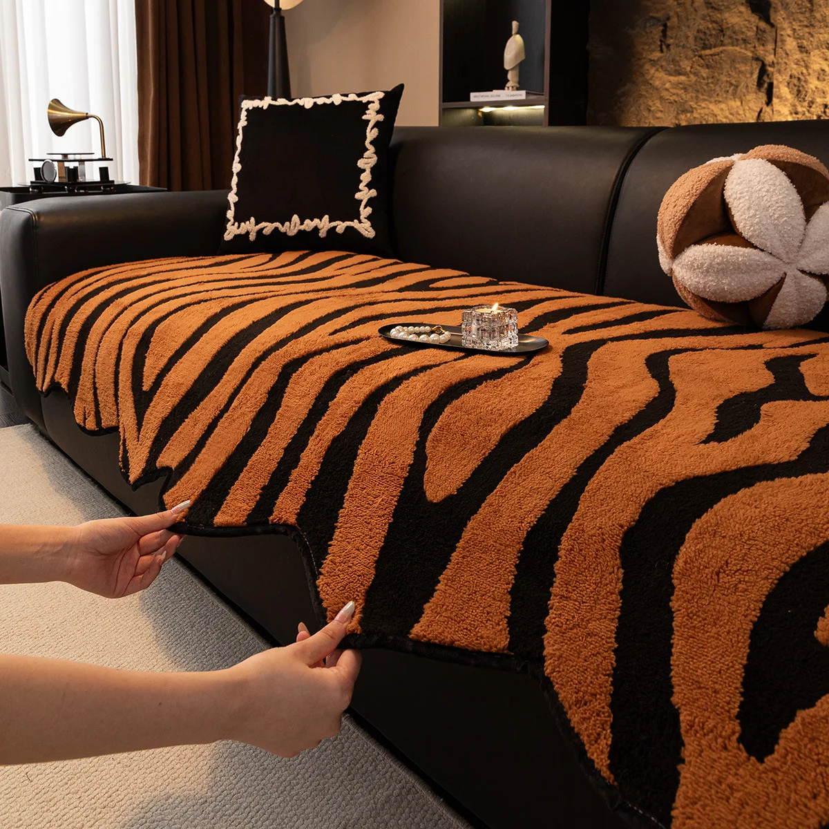 Anti-scratch Sofa Cover for Pet Owners, Stylish Couch Cover and Elastic Sofa Slipcover with Secure Fit