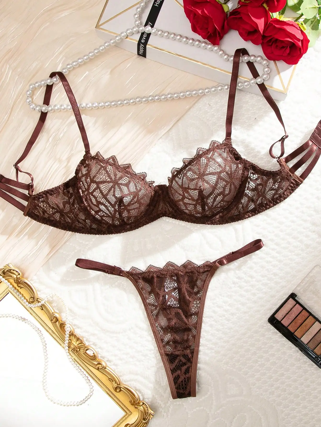 

Комплект женского кружевного прозрачного белья из 2 предметов: бюстгальтер на косточках и стринги, коричневый