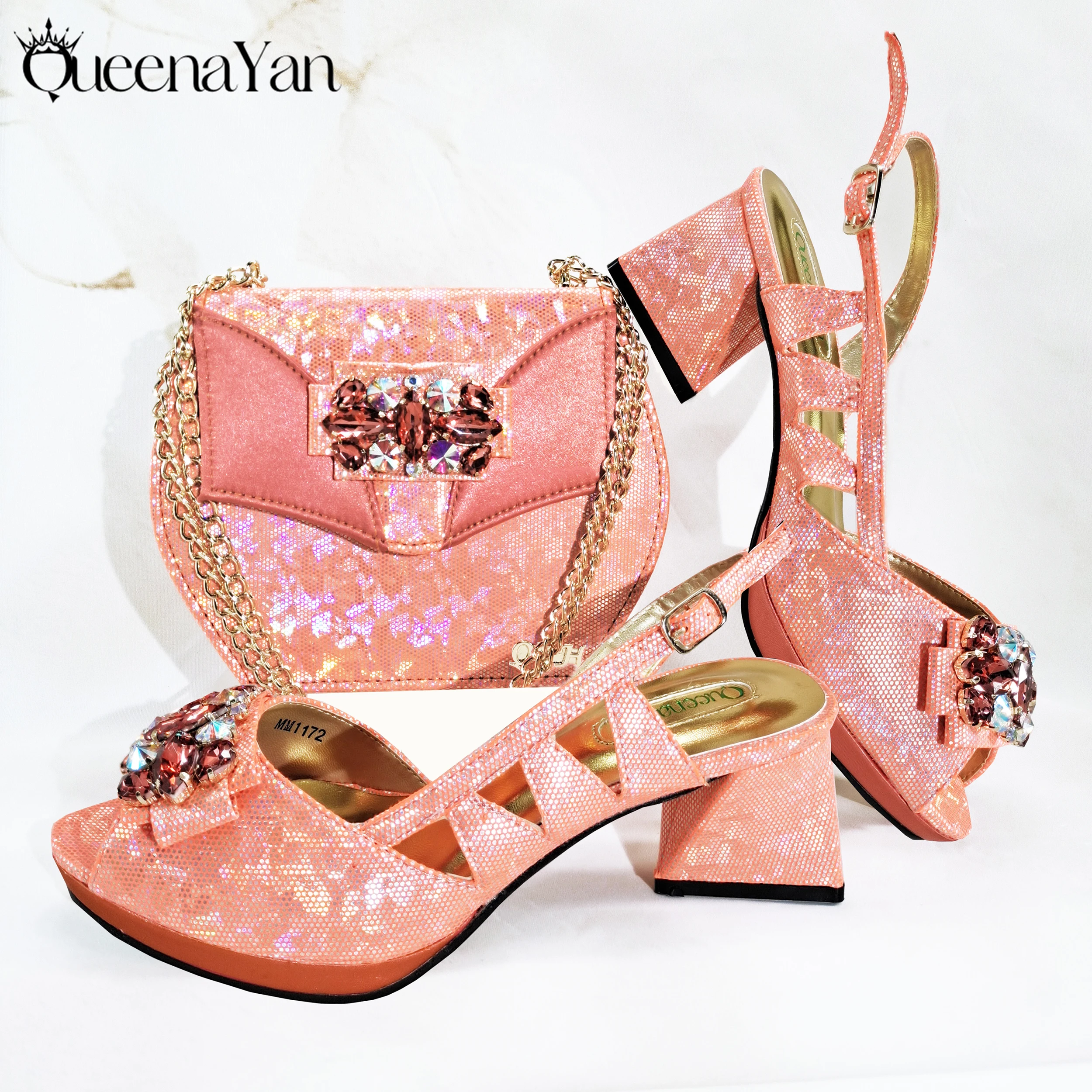 2025 Nueva temporada Zapatos de mujer con punta abierta Elegante color coral Tacones altos adornados con diamantes Conjunto de zapatos y bolsos de diseño italiano