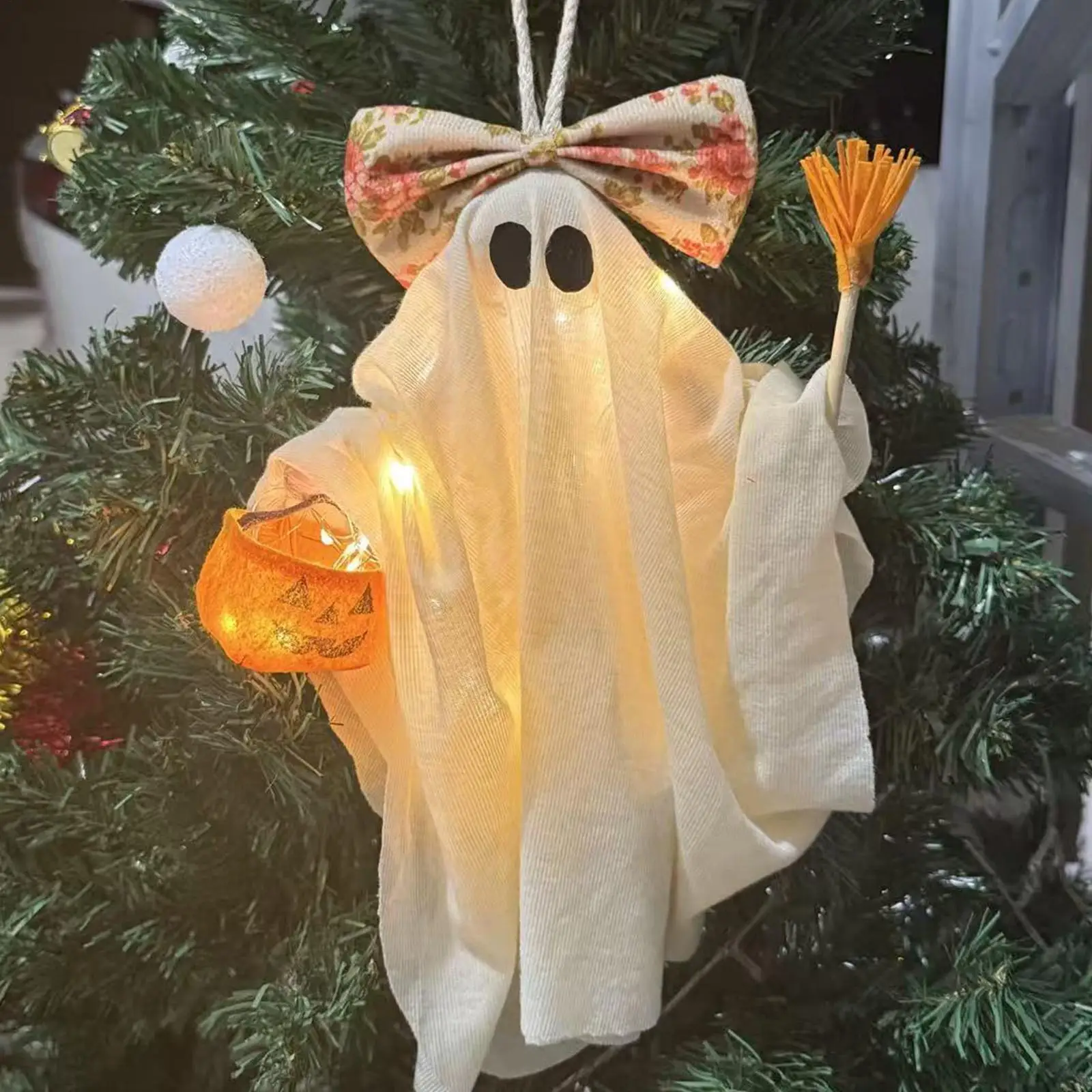 Flying Ghost Decorations Spooky Light Up Party Decorations LED Glow Halloween Decor For Garden Yard Patio Porch Lawn Haunted
