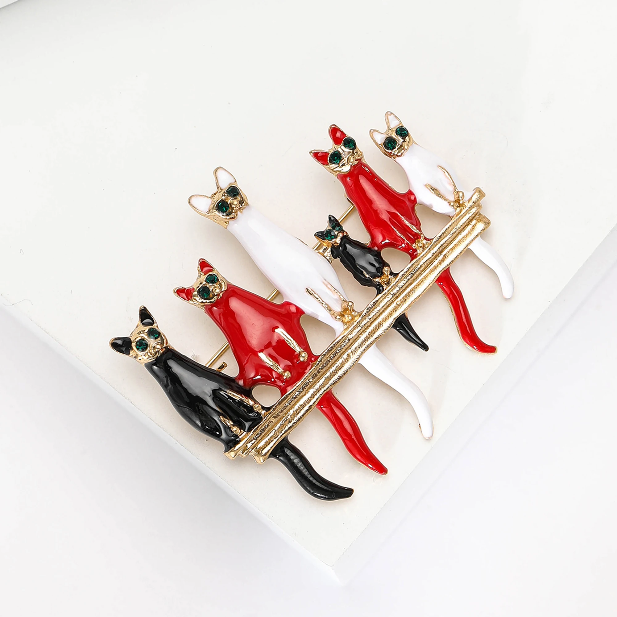 Enamel Six Cats Brooches for Women Unisex Animal Pins 2-color Available Office Party Accessories Gifts
