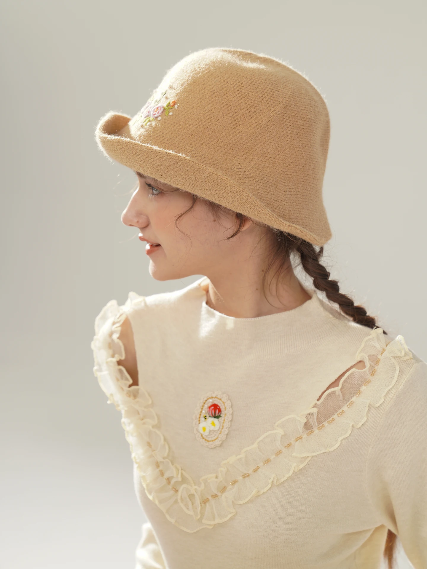 

Hand Embroidered 3D Stberry Design Knitted Base irt round Ne French Sle Slim Fit Soft Cotton Women's Top