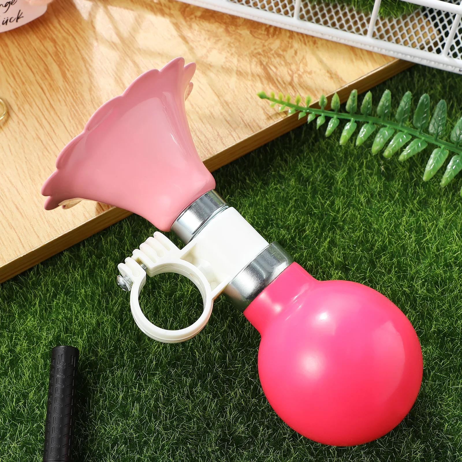 

Bicycle Horn Bike Bell for Kids Iron Material Loud Sound Easy Installation Adjustable Angle Cute Design Kids Bicycle Accessories