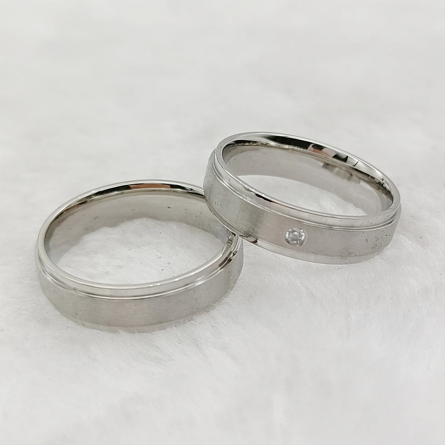 Juego de anillos de boda de amor Simple de diseñador para mujeres y hombres, joyería de acero inoxidable de titanio, Alianza