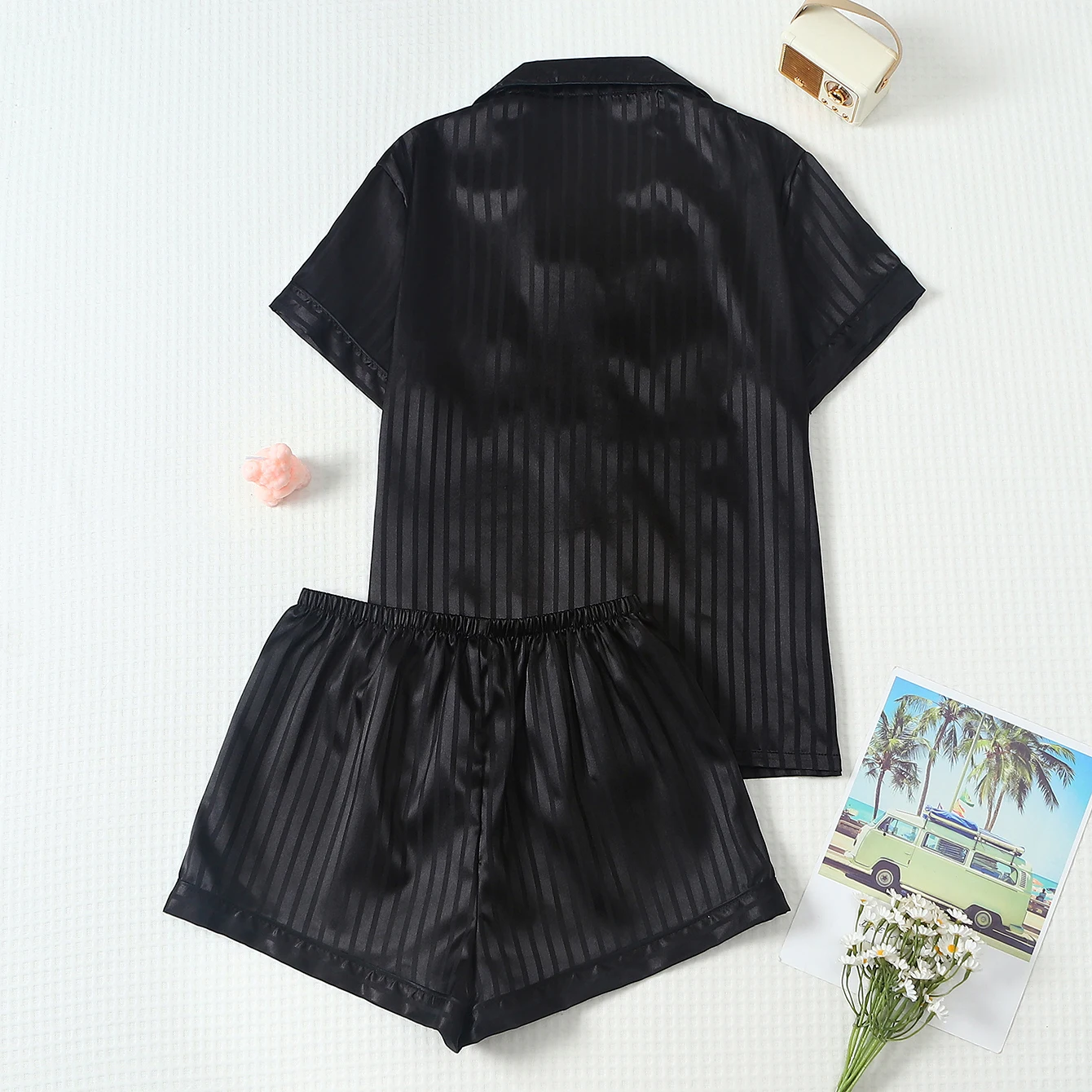 Two-Piece Set of Comfortable Satin Striped Printed Collared Button-Down Short-Sleeve Top with Pockets and Bow Shorts, Spring/Summer Women's Pajama Loungewear Set Suitable for Home Use