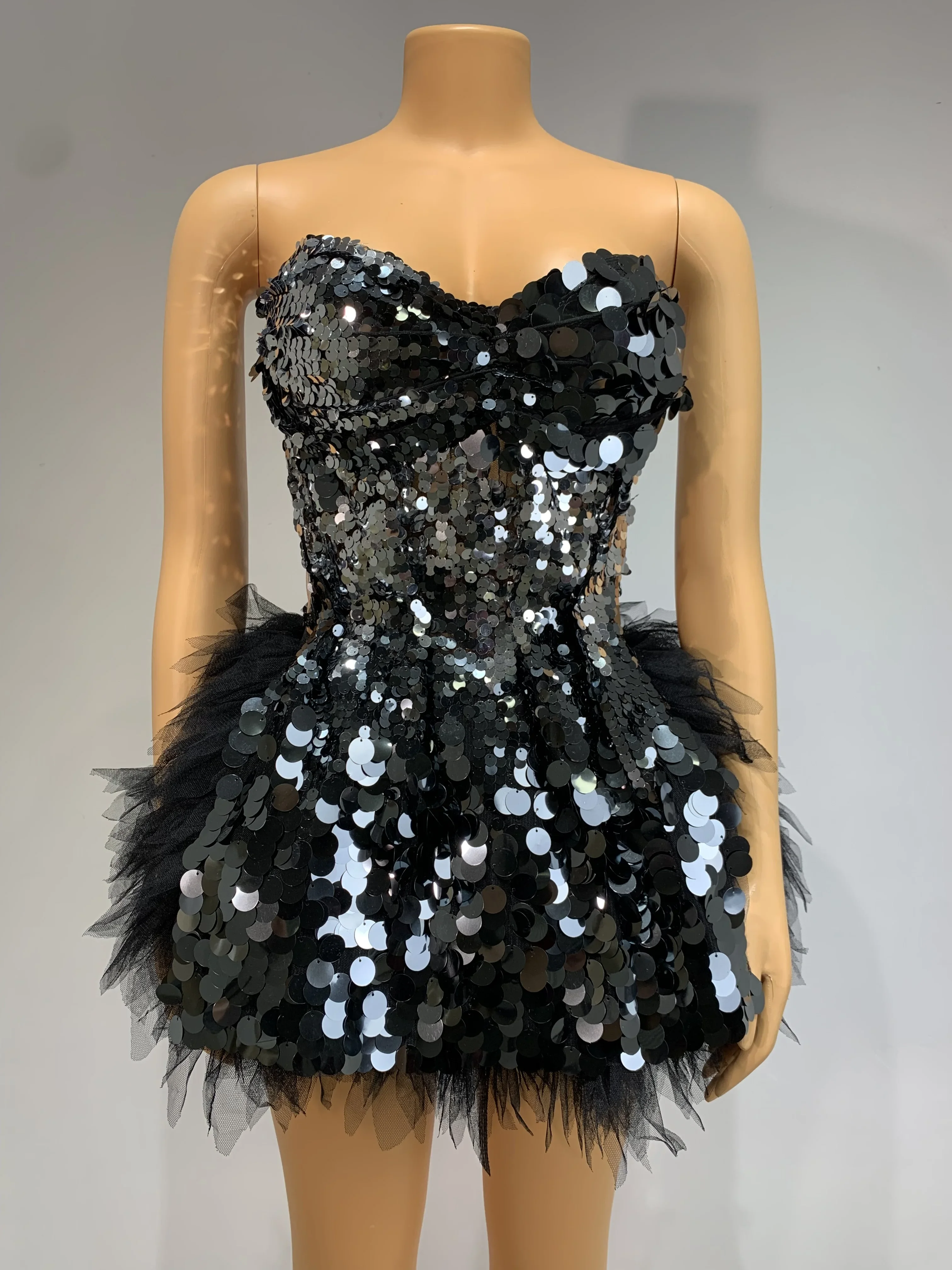 ชุดราตรีออกงานเฉลิมฉลองวันเกิดสำหรับผู้หญิง ชุดเที่ยวกลางคืน แต่งเลื่อมสีดำวิบวับ แต่งขนนก ชุดเซ็กซี่สองชิ้นสำหรับงานปาร์ตี้