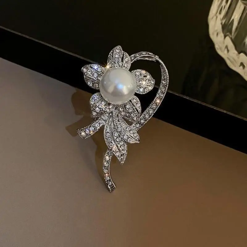 Fashion Creativity Rhinestone Pearl Flower Silver Brooches For Women Clothing Coat Accessories Gifts
