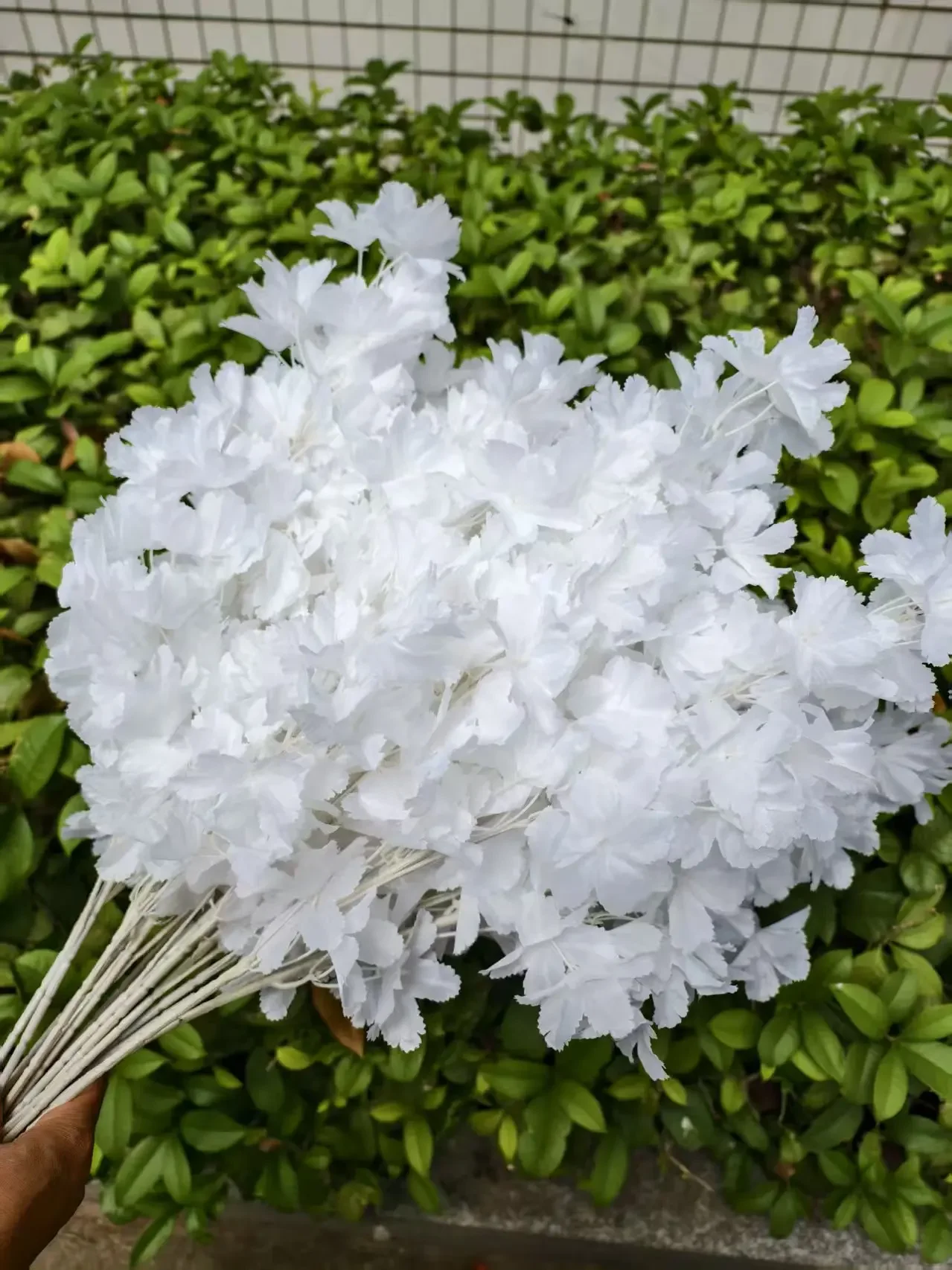Großpackung Weiße Künstliche Gypsophila-Kirschblütenzweige 50-500 Stück Künstliche Schleierkraut-Blumenstiele für Hochzeitsbogen Brautparty – Detail 2