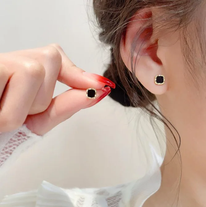 Brincos quadrados versáteis Joias elegantes para os ouvidos Minimalistas, modernos e refinados Brincos de inspiração luxuosa