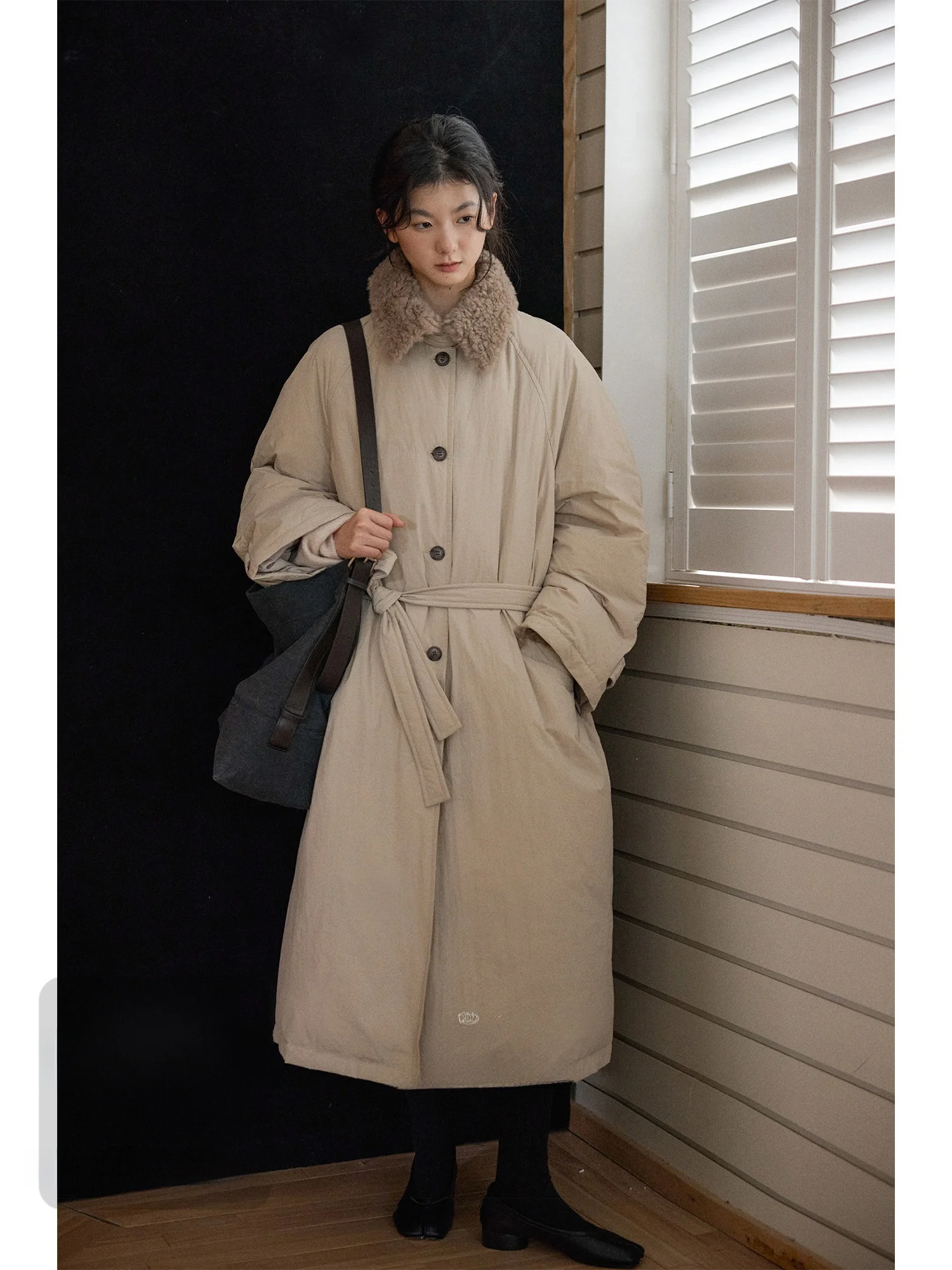 

Женское повседневное пальто Traceable Nice People 2025AW с длинным пуховым пальто-курткой, 90% белым пухом, шерстяным воротником и съемными цветными вставками