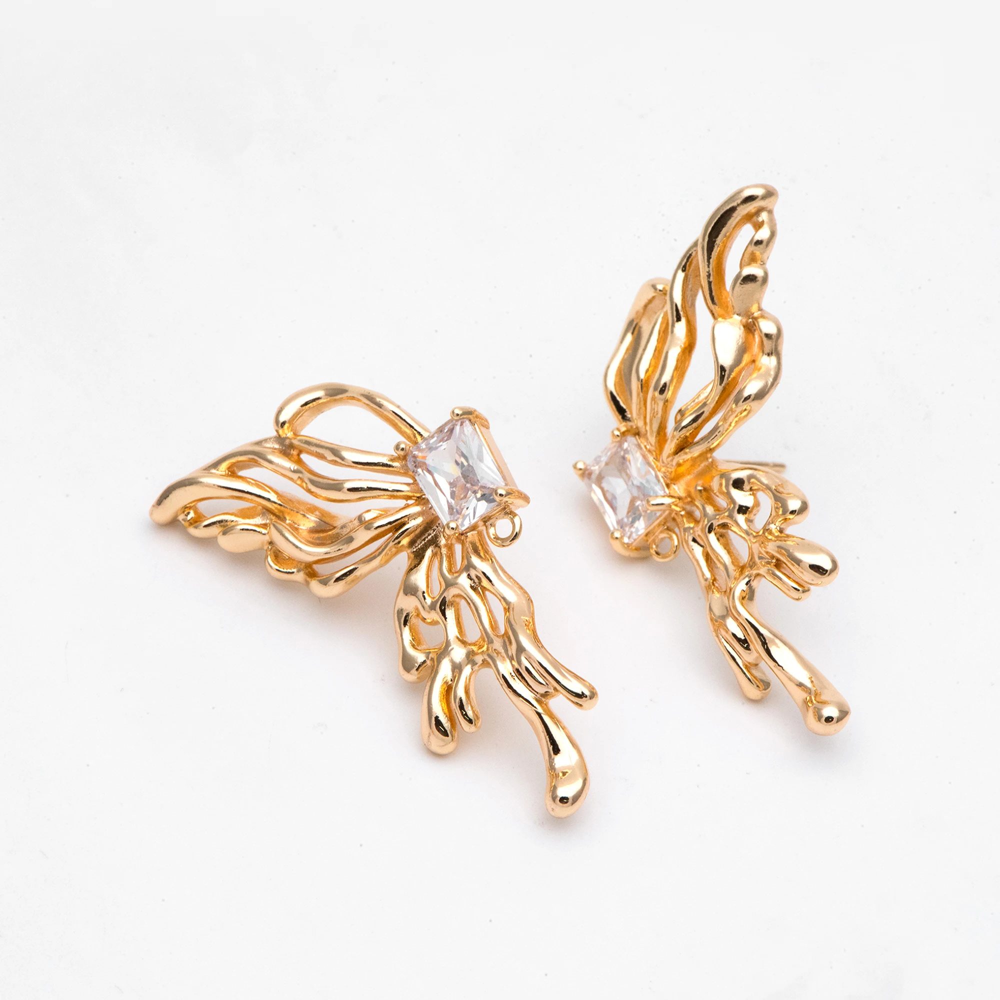 

4pcs CZ Paved Gold Filigree Wing Ear Post, Dianty Ear Studs, Jewelry Supplies (GB-3131)