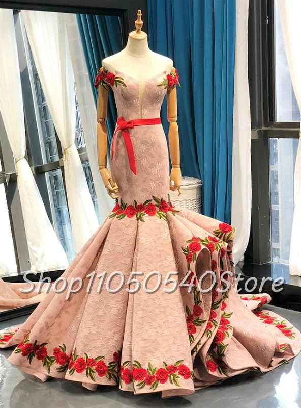 

Customised Card Shoulder Embroidered Geranium Elegant Prom Dresses V Neck Sleeveless Fishtail Pleated Mexican Evening Gowns