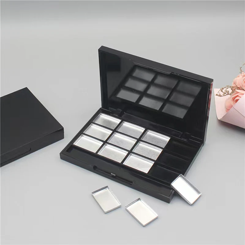 12 Grids Empty Refillable Container Case Makeup Palette for Beauty Cosmetic Lipstick Lip Balm Eyeshadow Blusher White Black