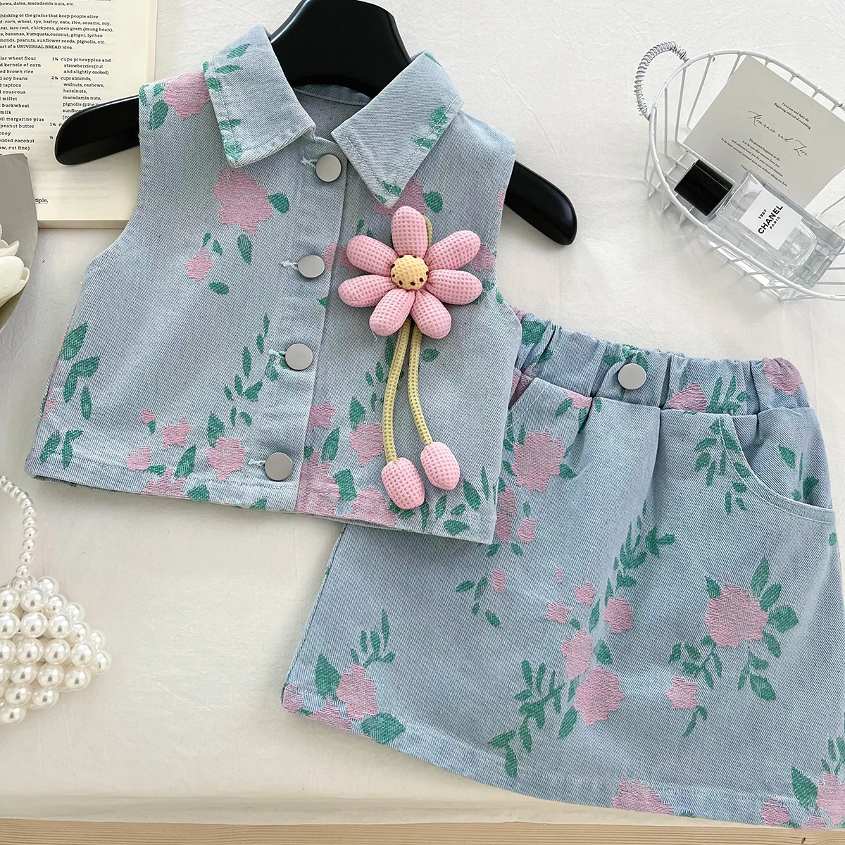 

Girl's 2025 Summer New Cute Flower Denim Printed Set with Collar, Tank Top, Short Skirt, Two Piece Set