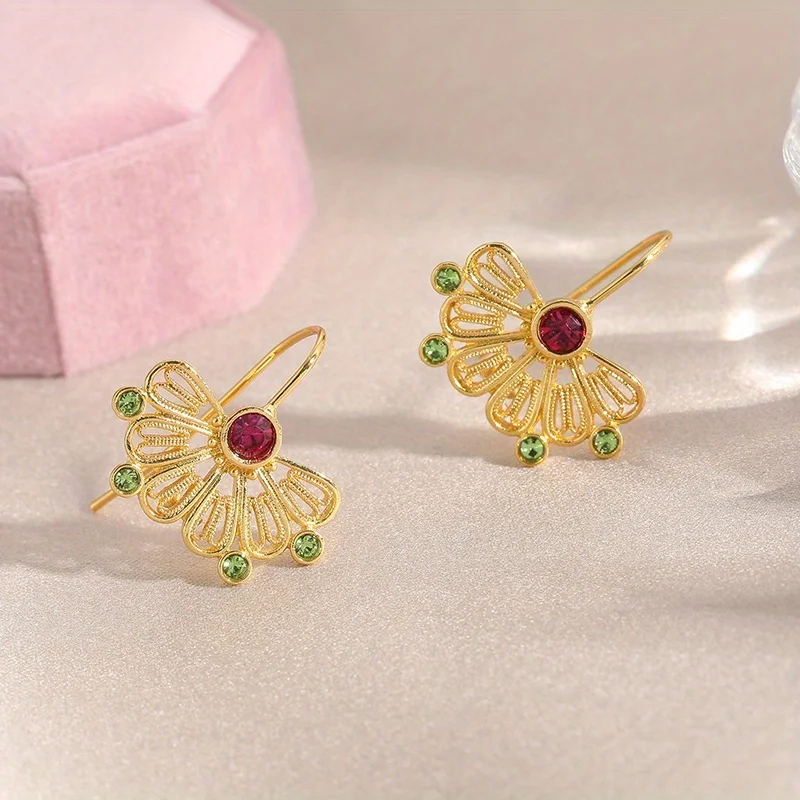 Golden Scalloped Leaf Pendant Earrings Paired with Red-green Zircon Are Delicate and Elegant, The Perfect Gift for A Lady