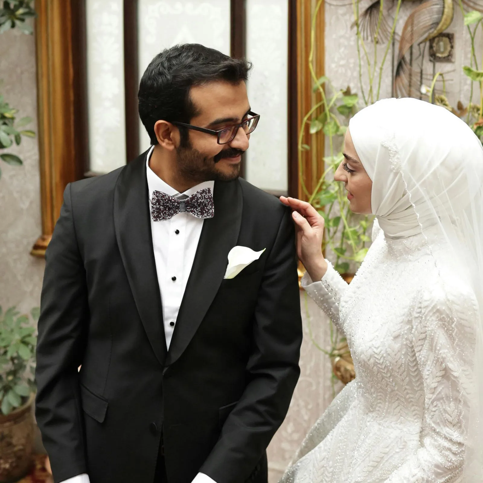 

Sparkly Rhinestone Bow Tie for Men Full Sequin Glitter Design for Party Nightclub Stage Performance Trendy Mens Bowtie Accessory