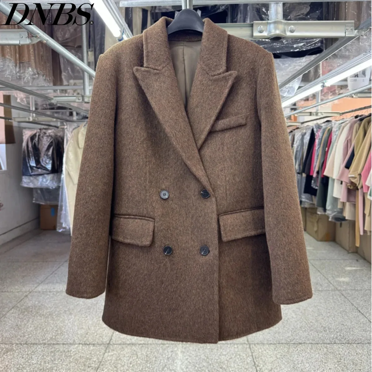 DNBS: La Mejor Opción para un Abrigo de Moda Versátil y de Alta Calidad