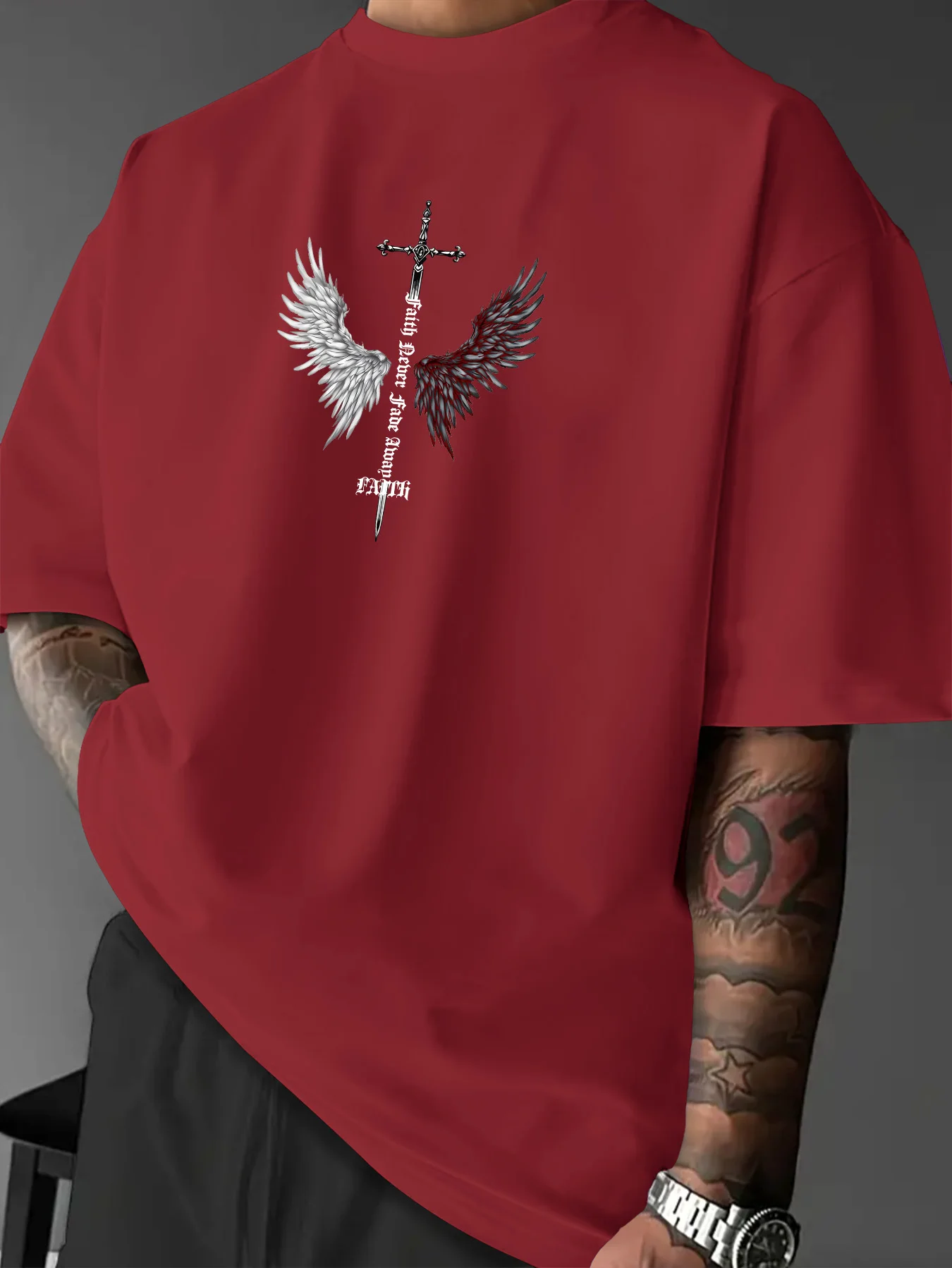 American Style Personalized Men's T-shirt! A Cultural and Social Choice, Combining Divine Swords with Winged Elements