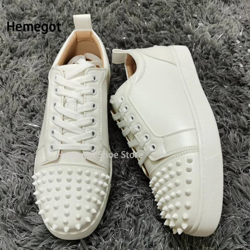 Low Top Rivets Sneakers for Men Lace-Up Platform Casual Shoes High Quality Studded Couple Casual Shoes White Black Men\'s Shoes