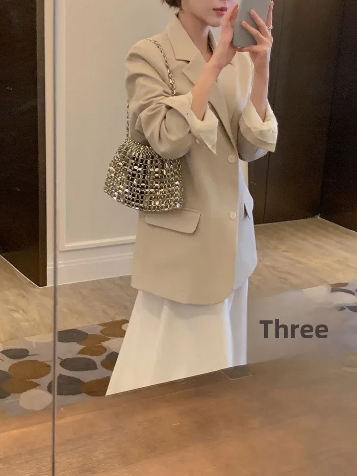 シルバー手織りビーズデザインハンドバッグ Y2KK ニッチデザインセンセーションショルダーバッグ 夏用 トレンディな中国風 ソフトアクリル素材