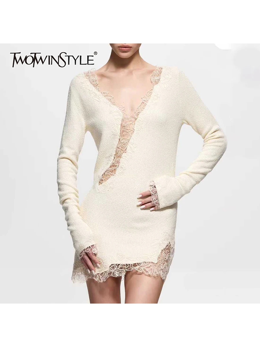 TWOTWINSTYLE Blumen-Spitzen-Minikleid mit transparenten Details für Damen, V-Ausschnitt, lange Ärmel, Patchwork-Mesh, Freizeitkleid für Frauen