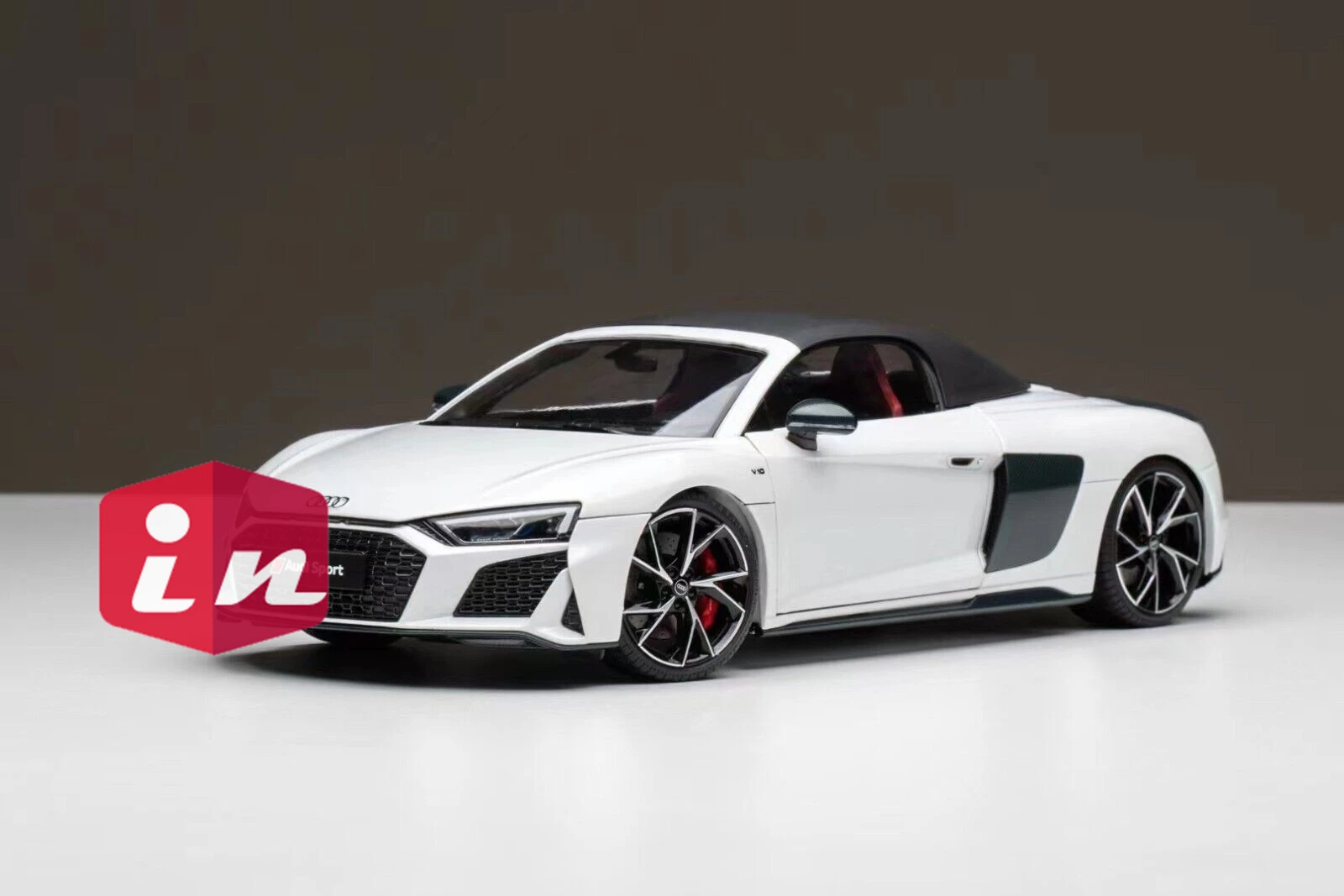 

R8 Spider Performance Nardo Gray Kengfai 1/18 White DieCast Model Car Collection Limited Edition Hobby Toys