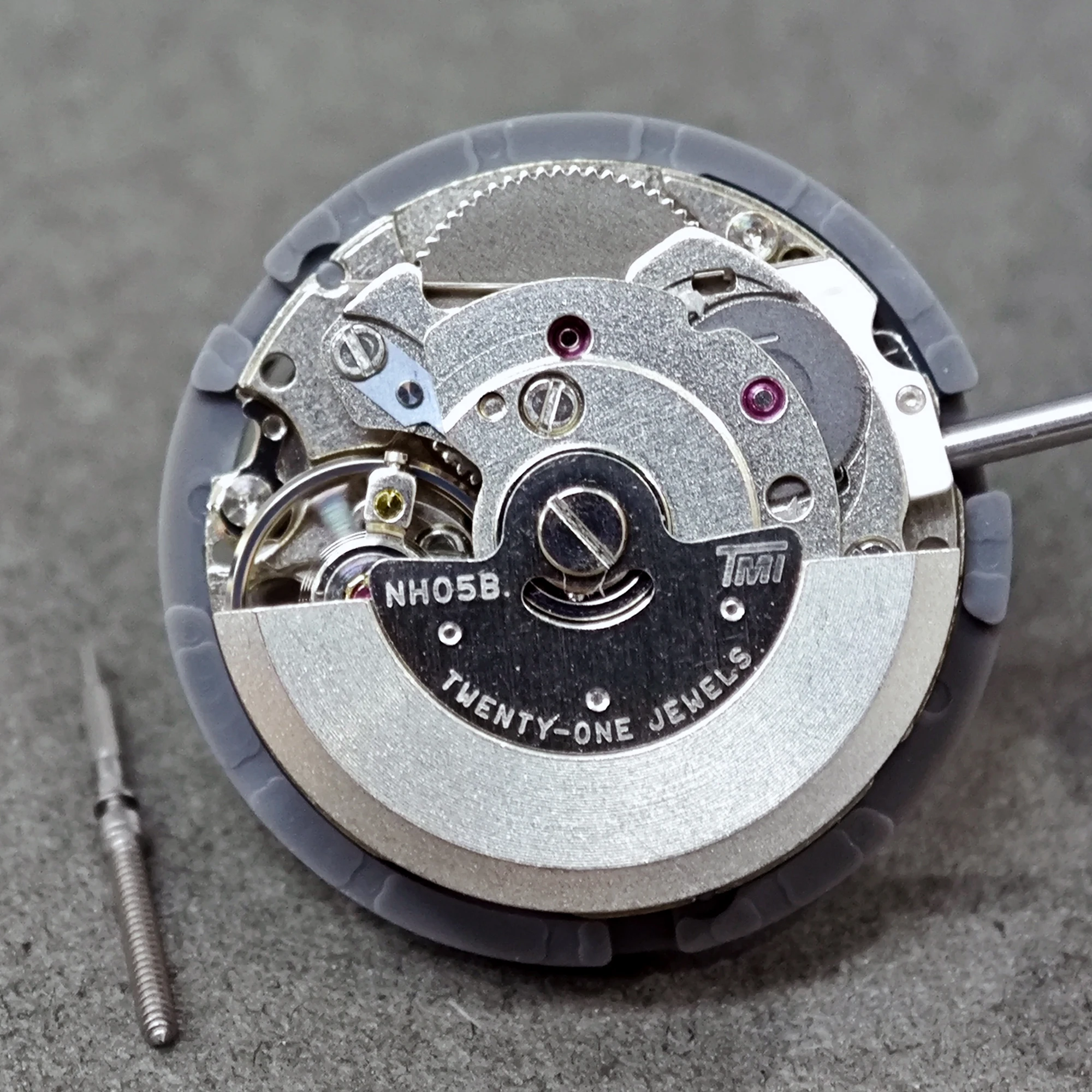 Accesorios de reloj de movimiento NH05 Original japonés nuevo NH05B movimiento mecánico completamente automático calendario único para mujer