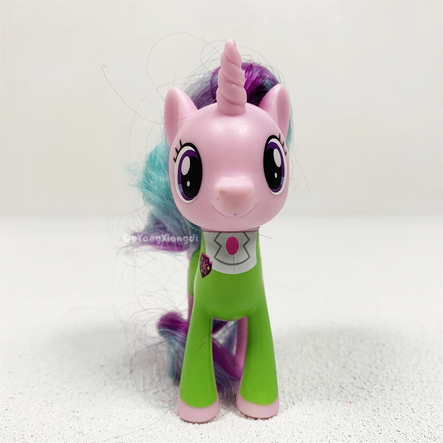 P8-147 Actionfiguren 8 cm kleines süßes Pferd Modellpuppe purpurrote Rüstung Starlight Glimmer Spielzeug für Kinder