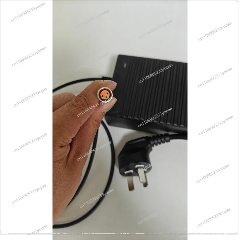 Plus-minus 12V Linear Power Adapter for Low Noise