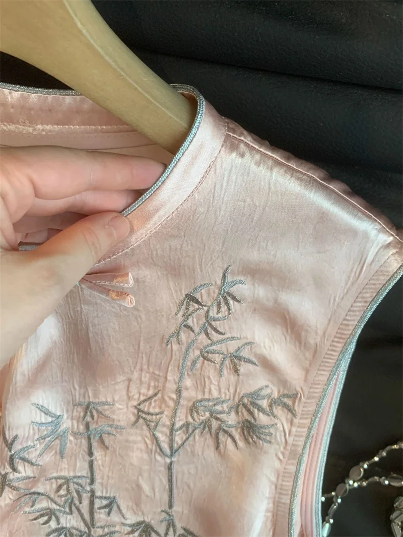 Gilet da donna Giacche da donna Moda Ricamo in seta di fascia alta nuovo gilet cinese Cappotto femminile senza maniche con volant in stile cinese