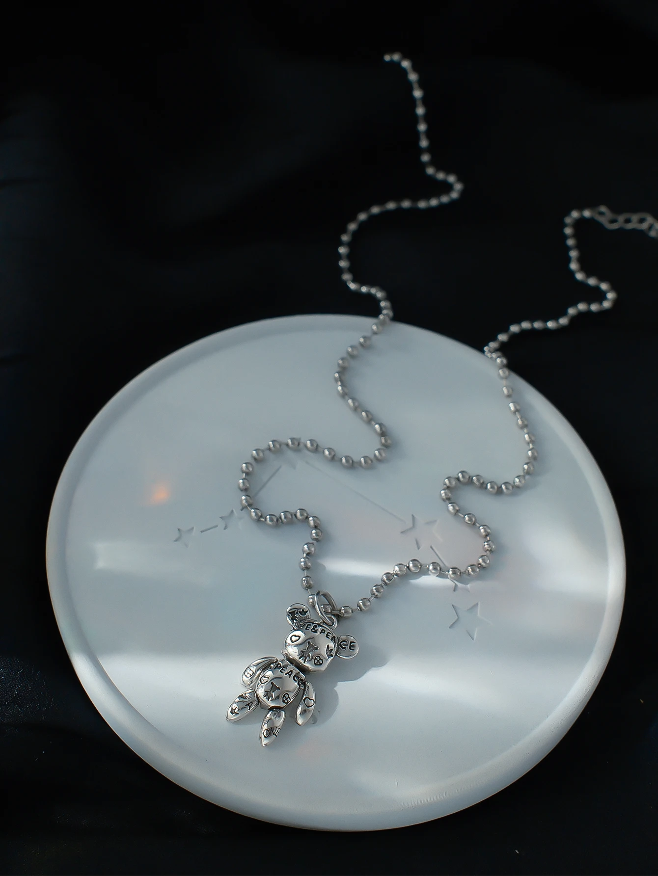 Minimalist Graffiti Bear Pendant Necklace for Women, Unique Design Sweater Chain, Cute Teddy Bear Clavicle Chain