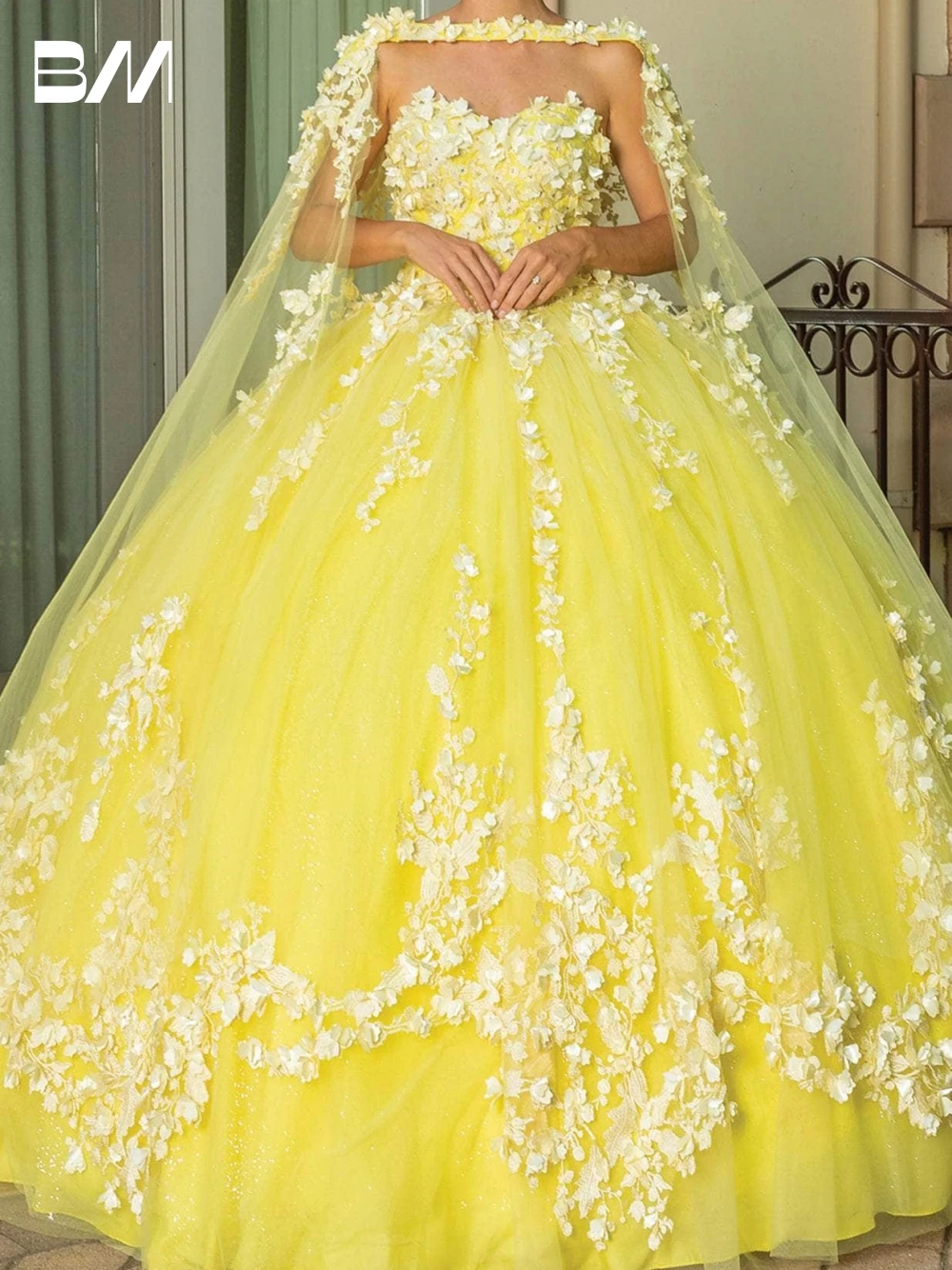 Sweet Ball ชุด Quinceanera ชุดยาว Cape ชุดราตรีลูกไม้ Appliques พรหมชุดที่กําหนดเองทําผู้หญิง Party Vestidos De Novia