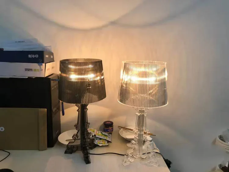 Lámpara de mesa fantasma barroca blanca transparente, mesita de noche para dormitorio, personalidad creativa moderna y sencilla, lámpara de pie óptica roja para balcón