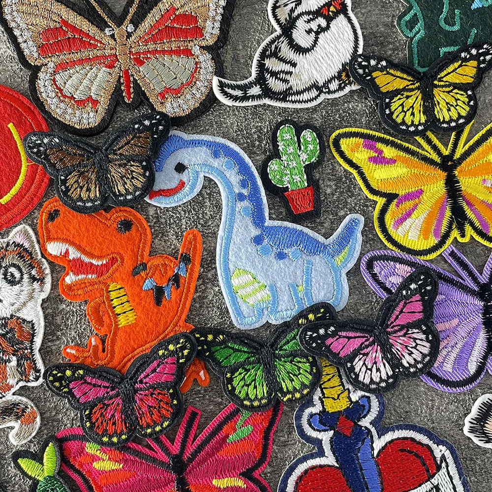 فراشة ديناصور الكرتون الحديد على بقع للملابس المطرزة الخياطة زين إصلاح الضرر الديكور تعديل التصحيح