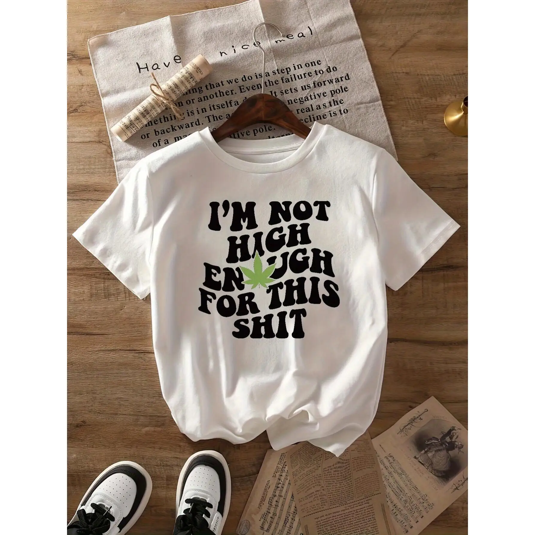 

1pc T-shirt suitable for women, Short- sleeved Casual T- Shirt with Green Plant Leaves Background Round Neck, Ideal for Spring