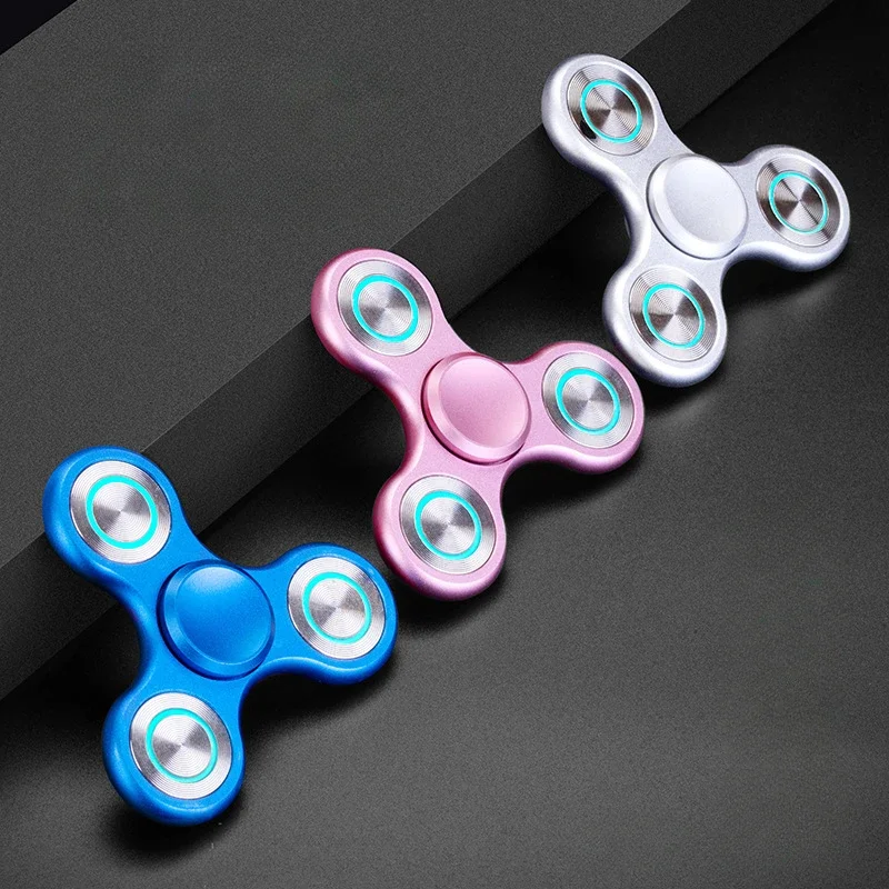 Luminous Hand Fidget Spinner โลหะเรืองแสง Spinning Top Tip EDC บรรเทาความเครียดบรรเทาลดของเล่นป้องกันความวิตกกังวลสําหรับเด็ก