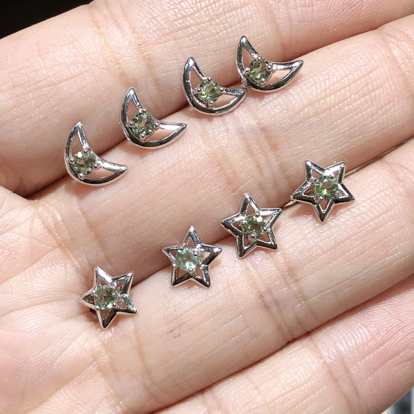 

1 шт. Серьги Fengbaowu из натурального молдавита в форме звезды и луны, серебро 925 пробы, 3 мм, граненые, круглой формы, камень для Рейки-терапии, ювелирное украшение, подарок