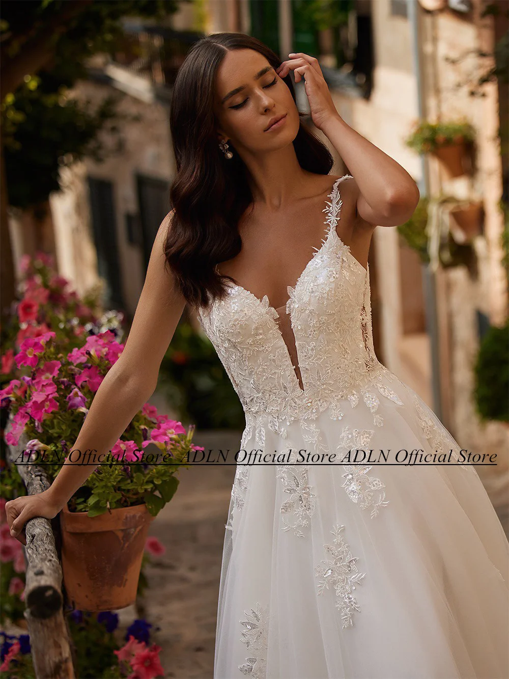 فستان زفاف بحمالات سباغيتي ، رقبة V عميقة ، زين مزين بالترتر ، خط ، فستان زفاف عاري الظهر ، وصل حديثًا ،