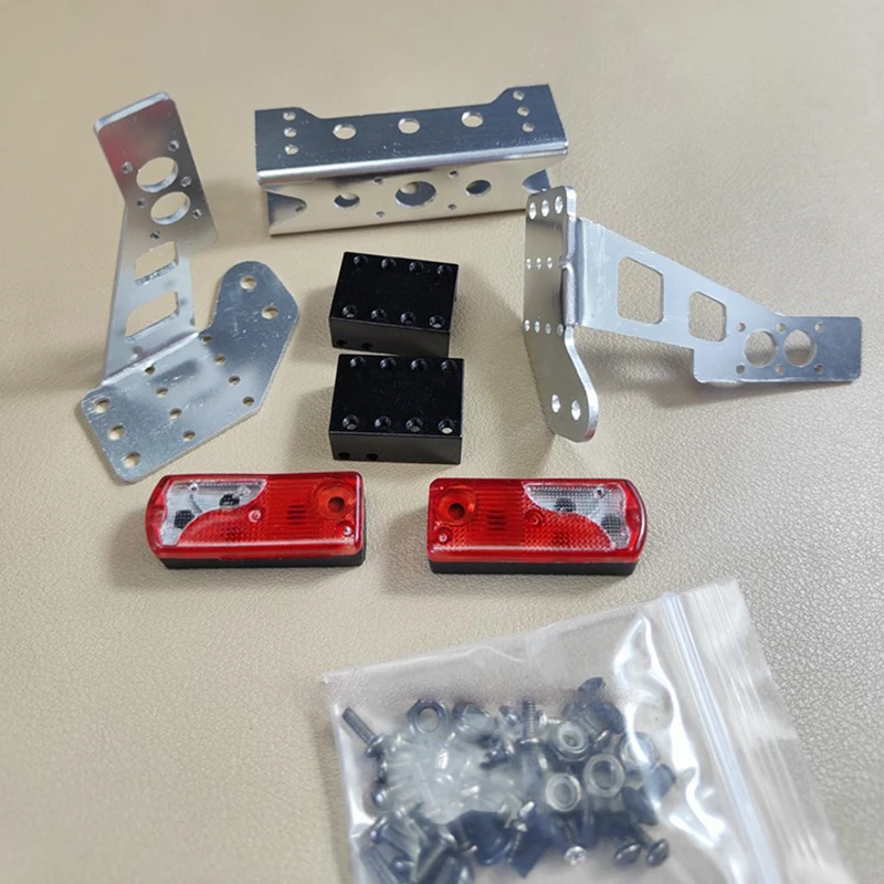 Metalowa belka poprzeczna w skali 1:14 z tylnym światłem do ciężarówki RC Tamiya SCANIA 770S R620 BENZ Arocs MAN TGX