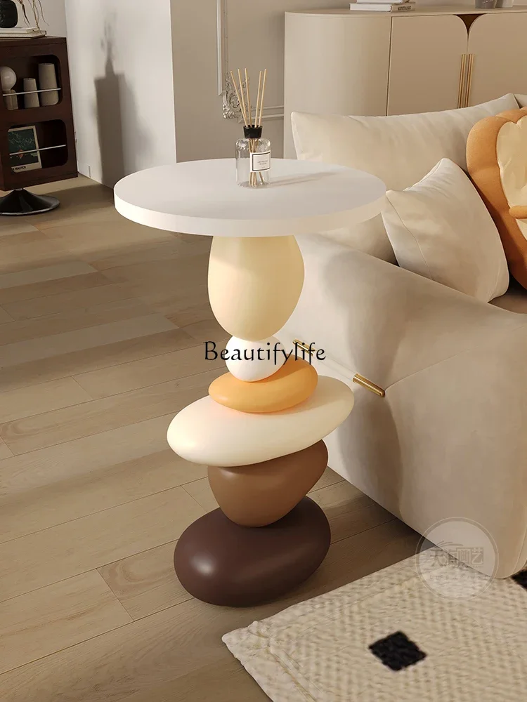 

FG28Living Room Sofa next to Large Floor Ornaments Cream Silent Wind High-End Art Tea Table