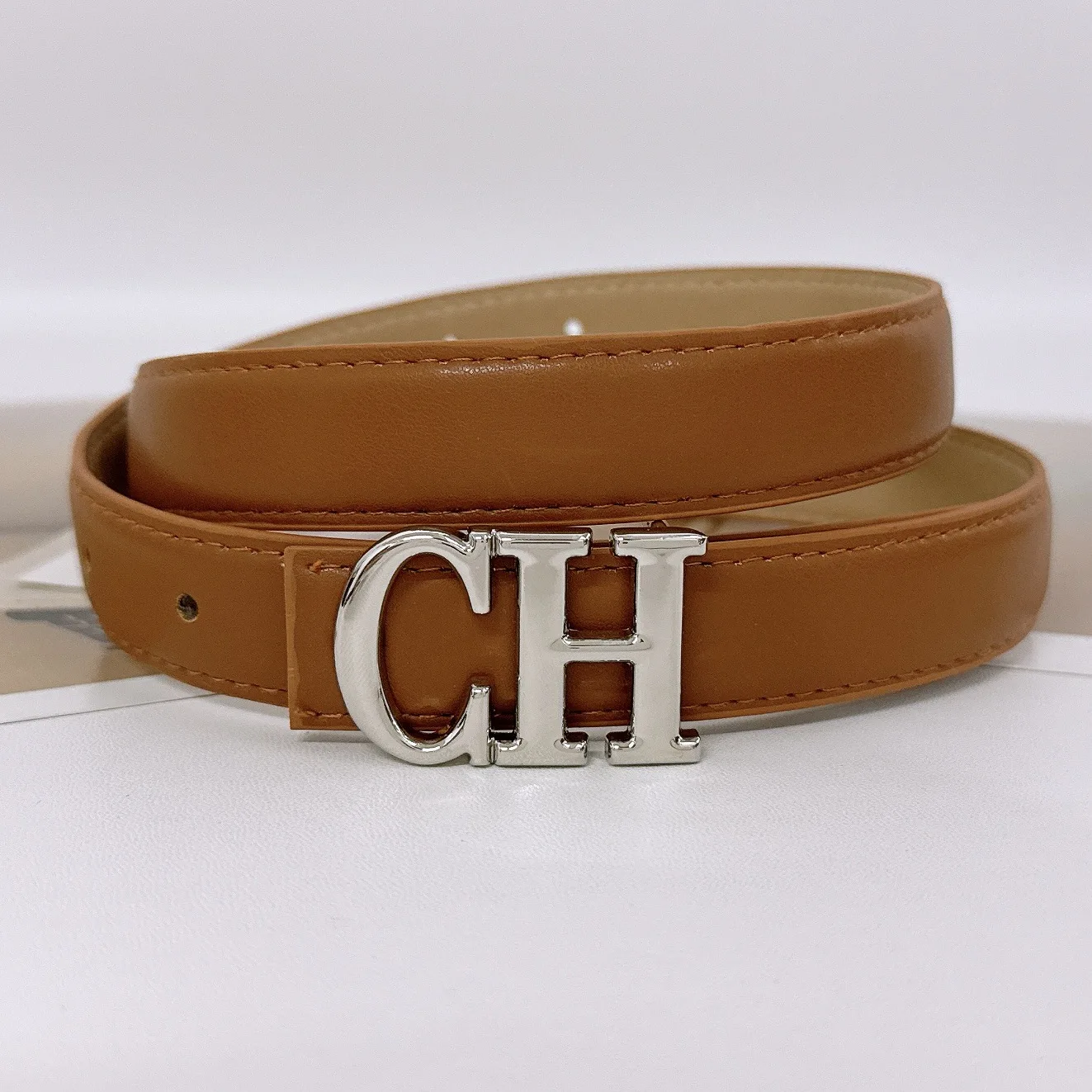 2025 المرأة الراقية حزام بسيط معدني إلكتروني مشبك حزام المرأة فستان سراويل جينز حزام للنساء حزام جلد جديد