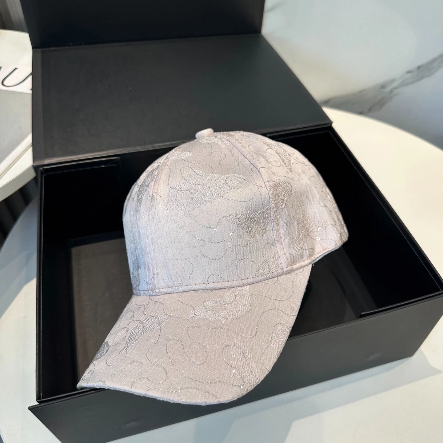 

High End Women Baseball Cap Artisan Embroidery Wide Sun Brim Outdoor Hiking Hat Premium Twill Discreet Luxury Gift Collection