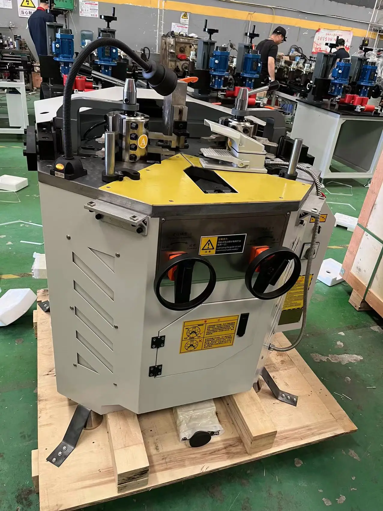 25 New Type of Rotating Knife Magazine Angle Assembly Machine for Broken Bridge Aluminum Doors and Windows
