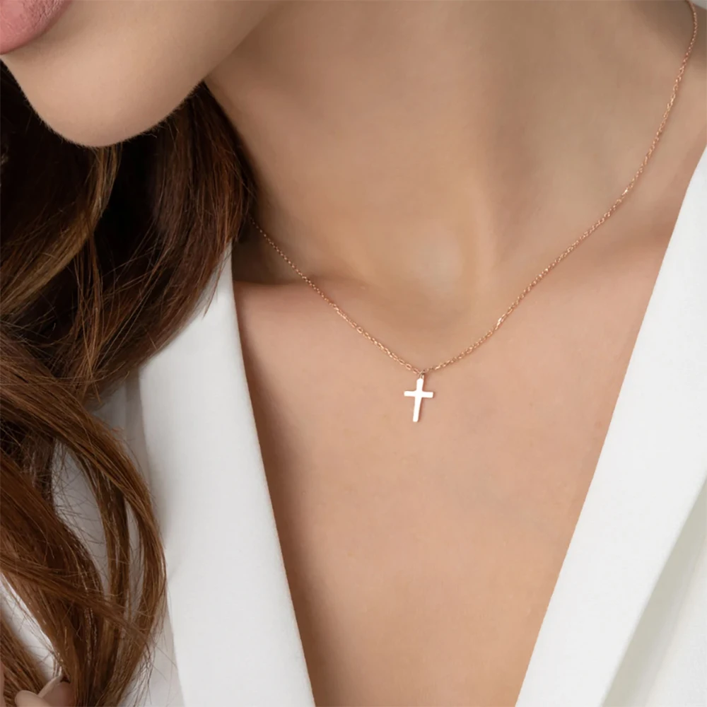 قلادة متقاطعة معدنية من الفولاذ المقاوم للصدأ مخصصة هي هدية مجوهرات بسيطة وأنيقة للرجال والنساء للارتداء اليومي #6