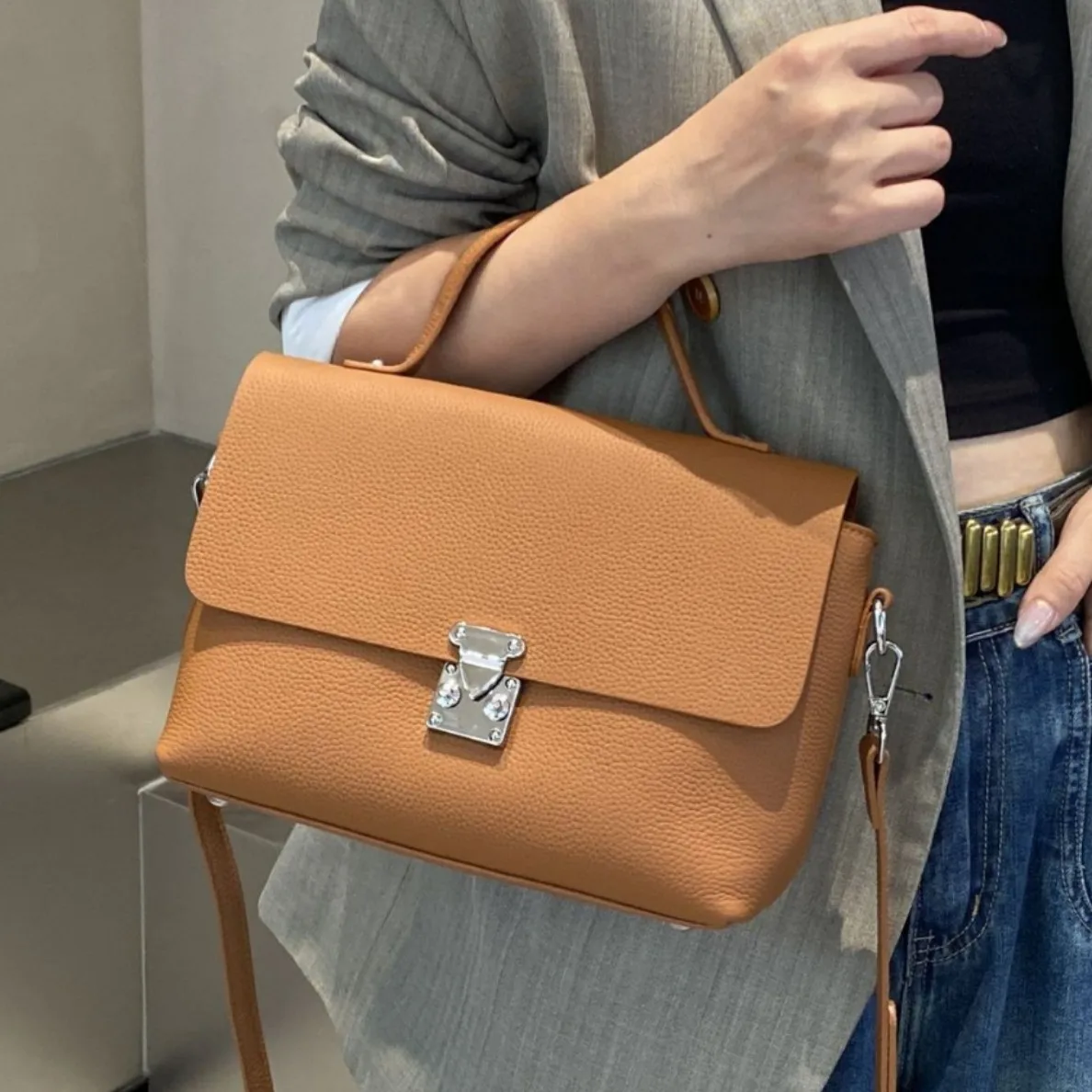 

Soft cowhide hand-held women's bag, multi compartment large capacity commuting shoulder bag, women's diagonal messenger bag