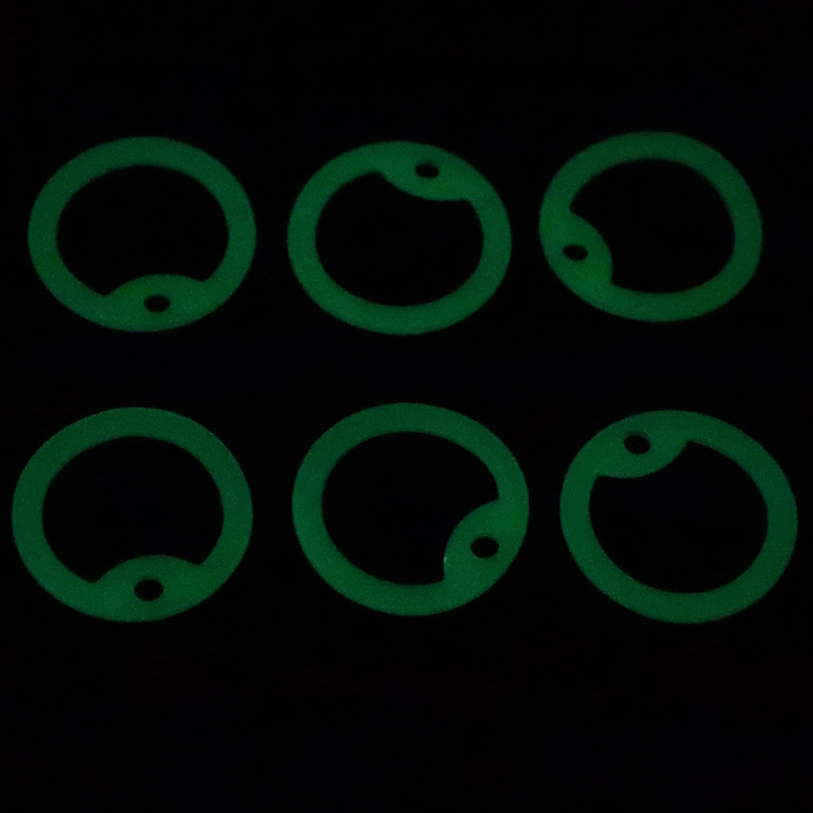 

6pcs Silicone Dog Case Glow In The Dampening Ring Lightweight Pet Id Tag Protector For Dogs Cats Pet Name Tag