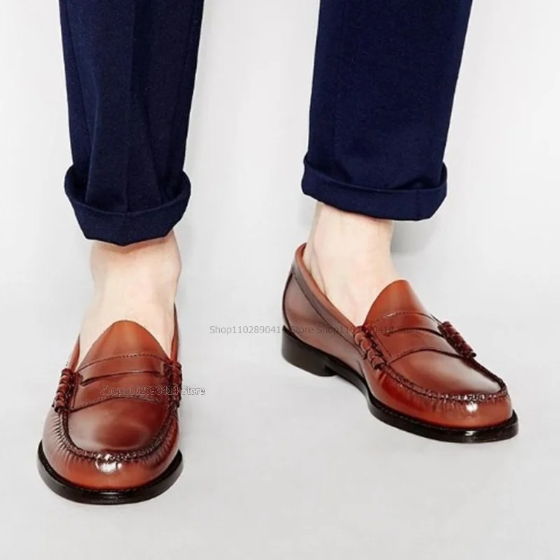 Brązowe plisowane męskie mokasyny z matowej skóry płaskie buty męskie Retro w stylu brytyjskim buty męskie modne zwięzłe buty biurowe na co dzień
