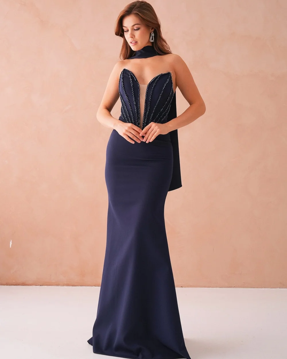 

Высококачественный формальный трикотаж по индивидуальному заказу, длинные платья без бретелек с бисером и складками, платья для особых случаев на заказ, доступны размеры, сексуальные