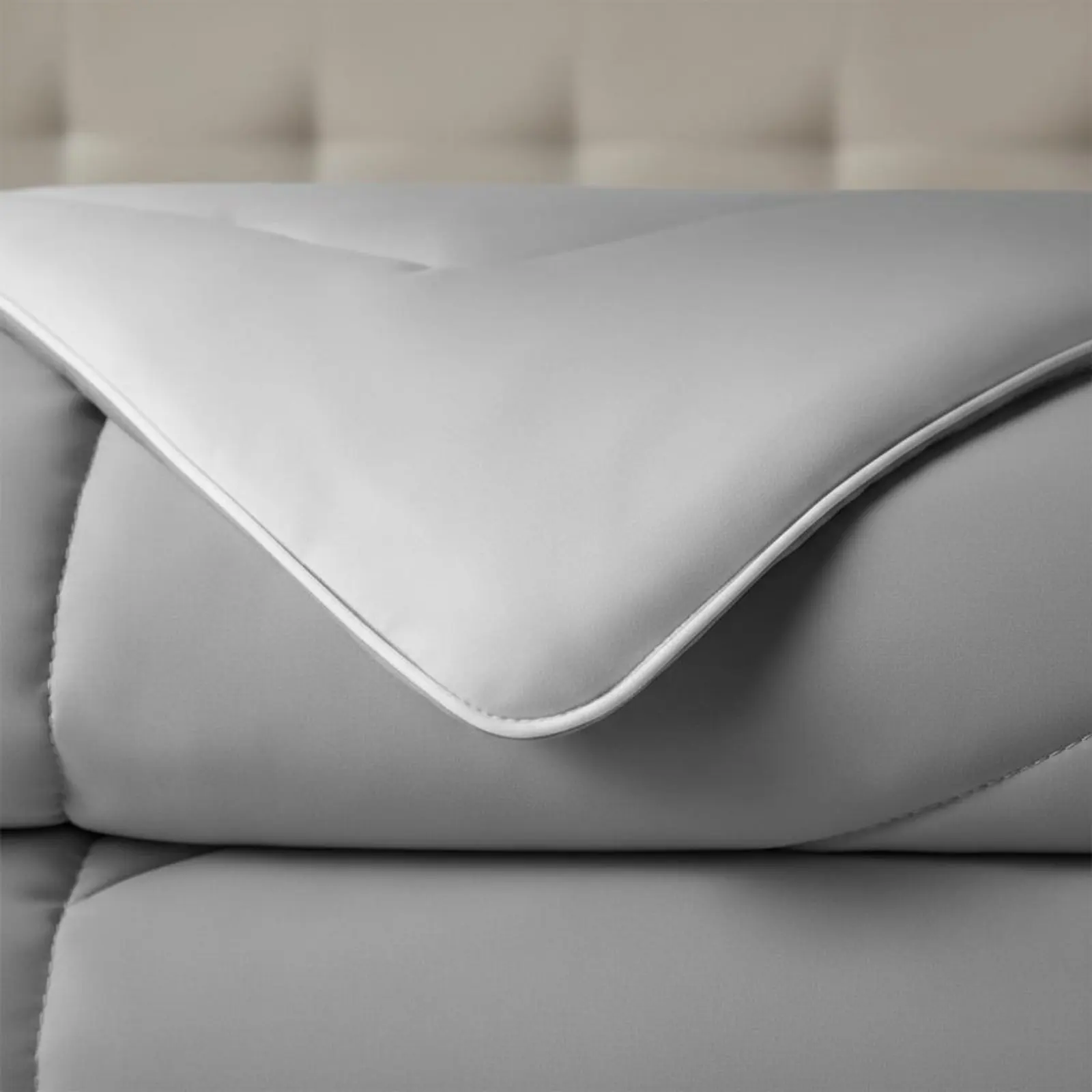 Double-Sided Cooling Quilt Lightweight Summer Cooling Blanket Cool Touch Blanket Moisture Wicking Bedding Weighted